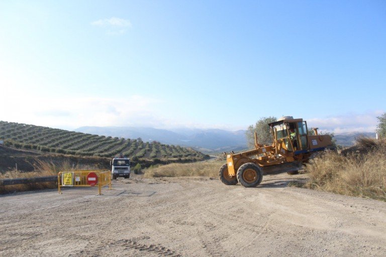 La Junta hace posible la mejora de casi 600 km de caminos rurales de 139 municipios de Andalucía