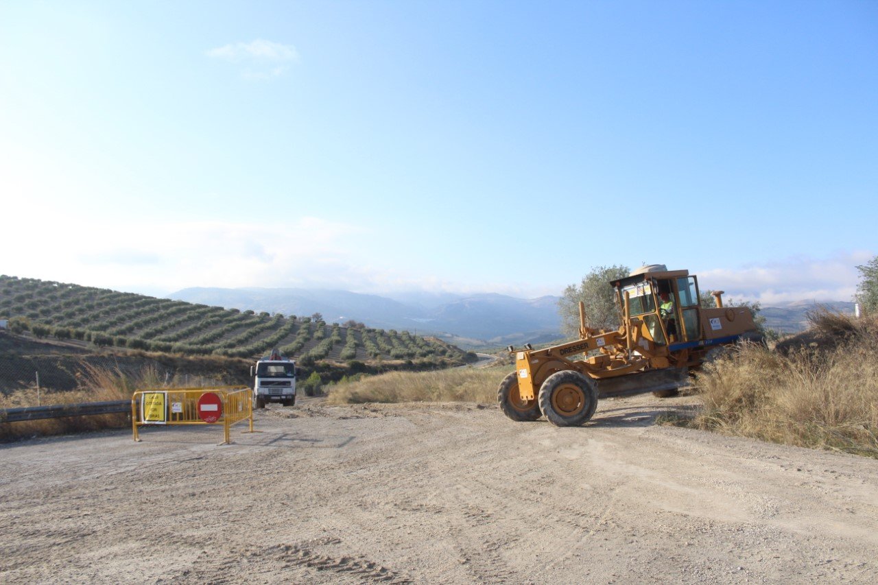 La Junta hace posible la mejora de casi 600 km de caminos rurales de 139 municipios de Andalucía