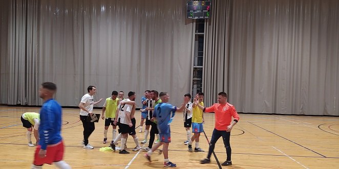 Gran victoria del Atlético Baenense ante ‘Apaga y Vámonos’ (7-2) que les acerca cada vez más al título