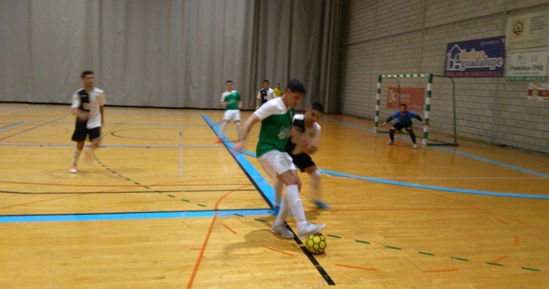 El Atlético Baenense visita el pabellón de Albendín en un derbi de contrastes entre el líder y el colista