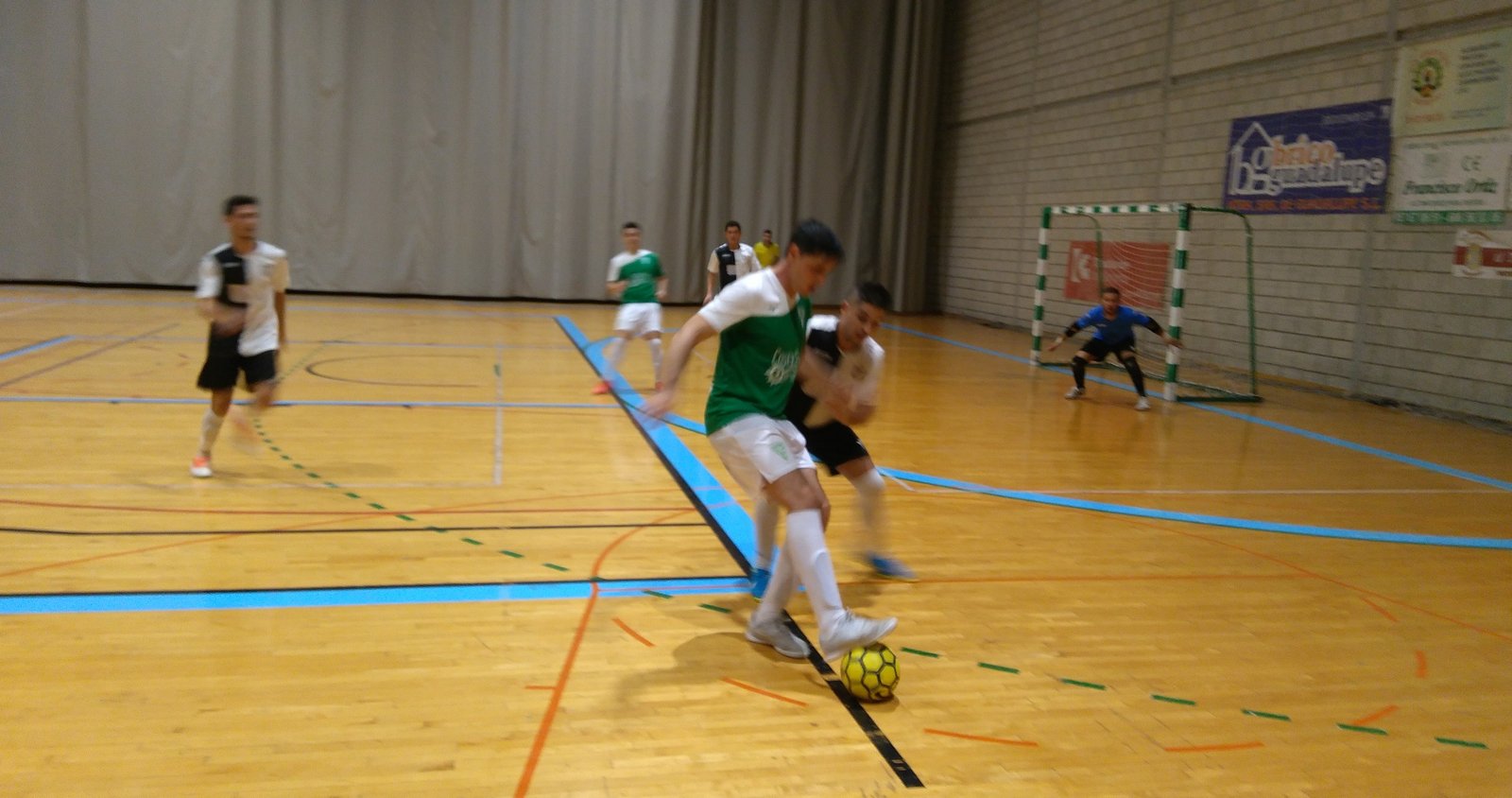 El Atlético Baenense visita el pabellón de Albendín en un derbi de contrastes entre el líder y el colista