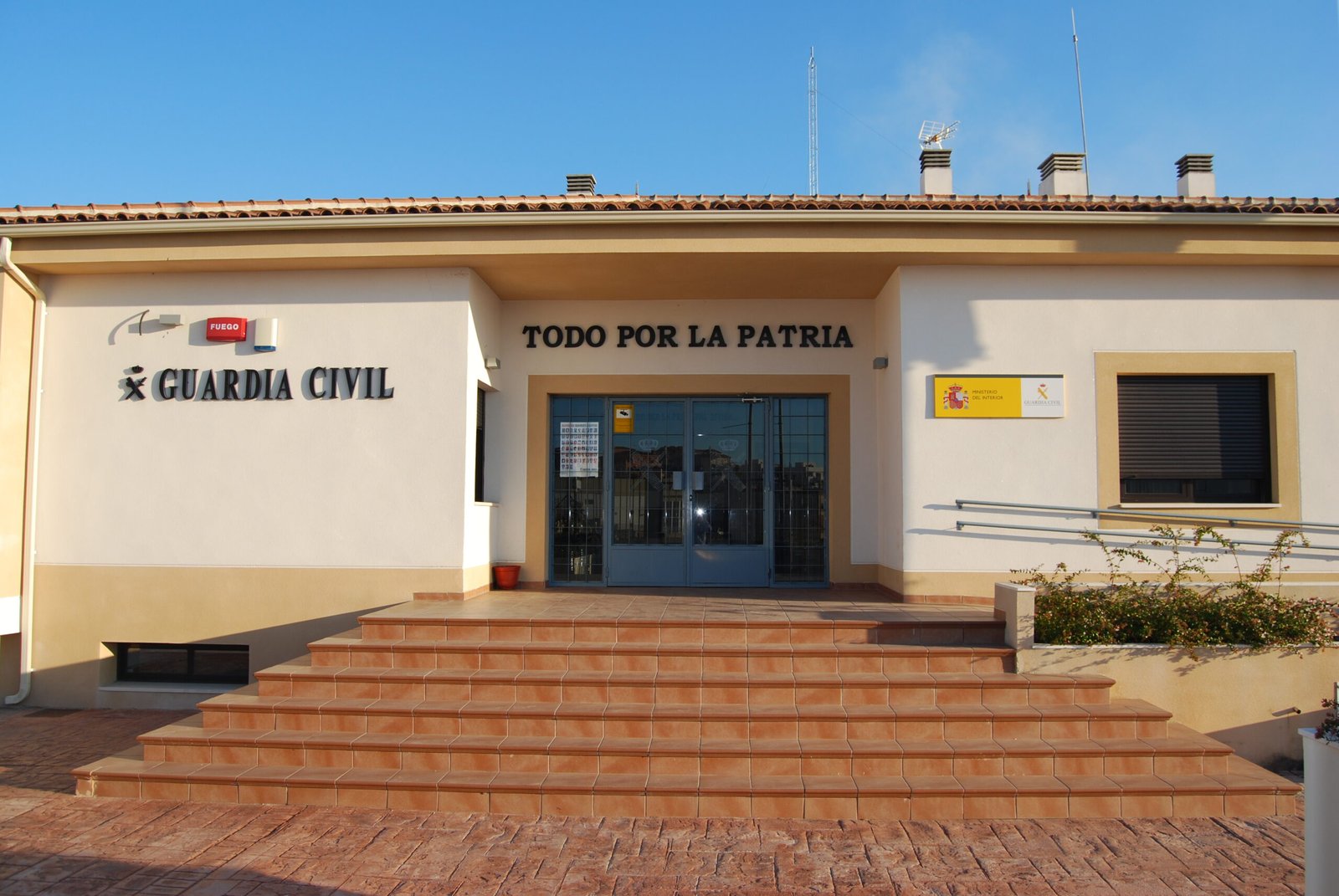 Guardia Civil y Policía Local detienen en Baena a los presuntos autores de un delito de robo con violencia e intimidación en plena calle