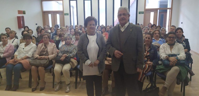 Manuel Horcas destaca en una conferencia el papel de la mujer a lo largo de la Historia