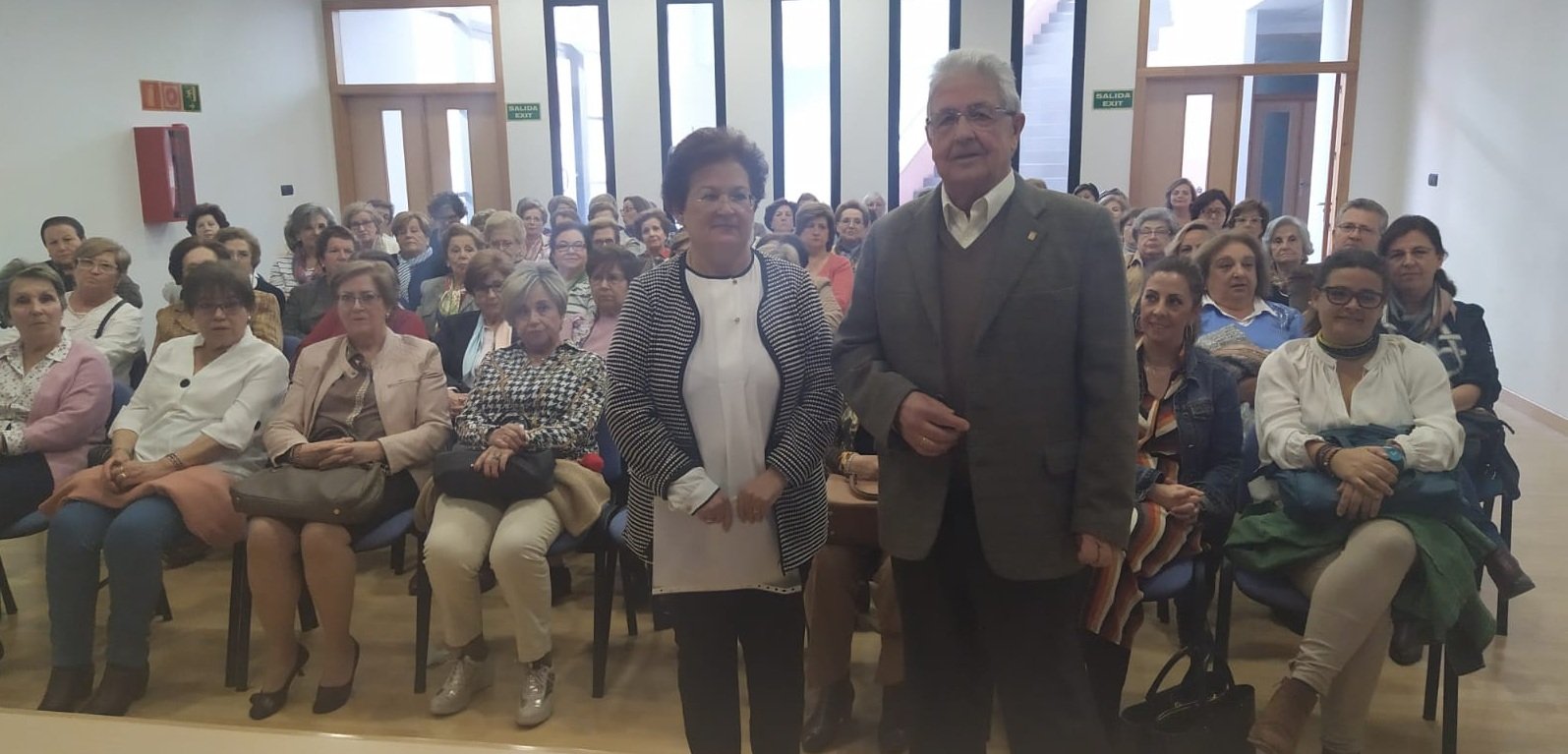 Manuel Horcas destaca en una conferencia el papel de la mujer a lo largo de la Historia