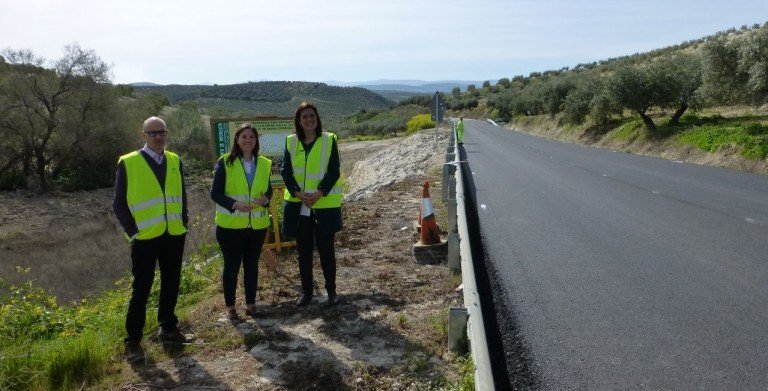La Junta invierte casi 115.000 euros en el arreglo de un tramo de la carretera a Cañete de las Torres