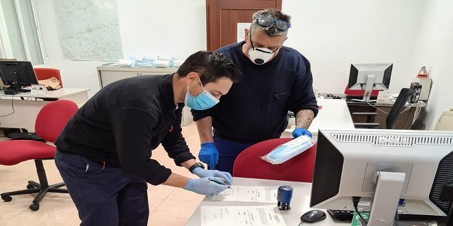 Baena recibe de la Junta un lote de 100 mascarillas para los trabajadores del transporte urbano