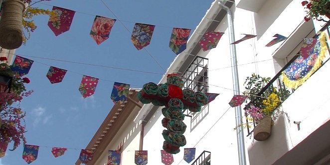 Las delegaciones de Festejos y Comercio convocan el Concurso ‘Cruz de Mayo desde tu balcón’
