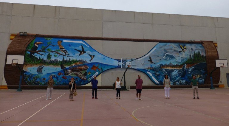 El instituto inaugura el mural “dos mundos, dos realidades” del artista baenense Sake