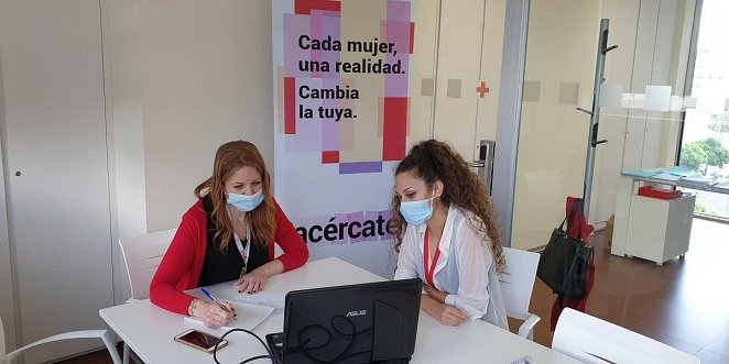El SAE y Cruz Roja fomentan en Baena el empleo para víctimas de violencia de género a través del proyecto ‘Acércate’