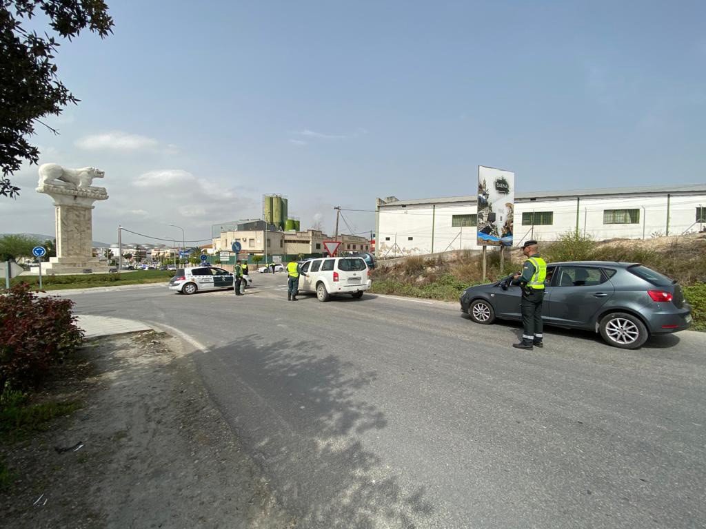 La DGT pone en marcha una campaña de vigilancia de las distracciones al volante en las carreteras andaluzas