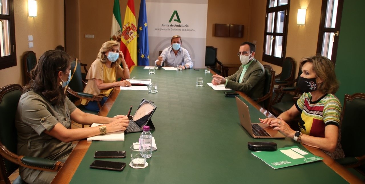 La Junta constituye la Comisión de Seguimiento para prevenir la COVID-19 en explotaciones agrarias
