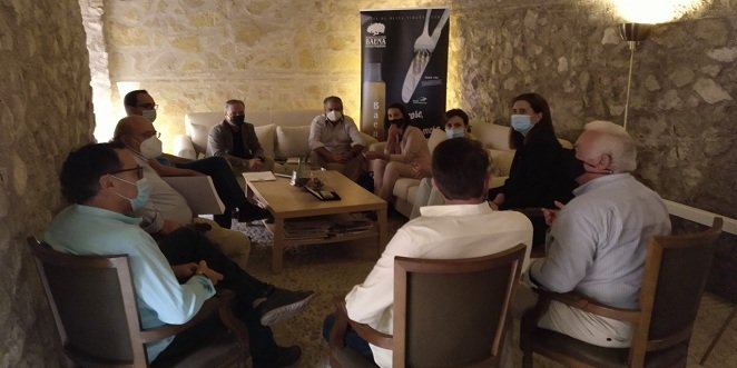 La DOP Baena traslada al PP la necesidad de “apostar por la calidad” del olivar para alcanzar unos precios justos