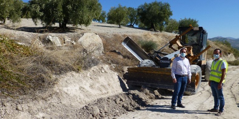 El Consistorio inicia las obras para el arreglo del Camino de Jaén en Albendín