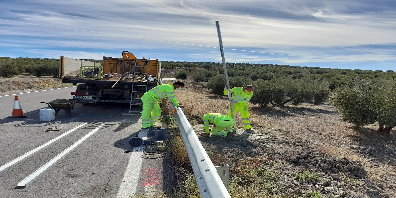 La Junta invierte 60.000 euros en la mejora de la señalización de la carretera A-305 entre Baena y Valenzuela