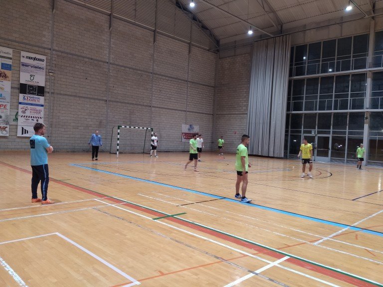 Suspendido el partido del Atlético Baenense en Maracena por positivo en covid del entrenador José Antonio Chacón