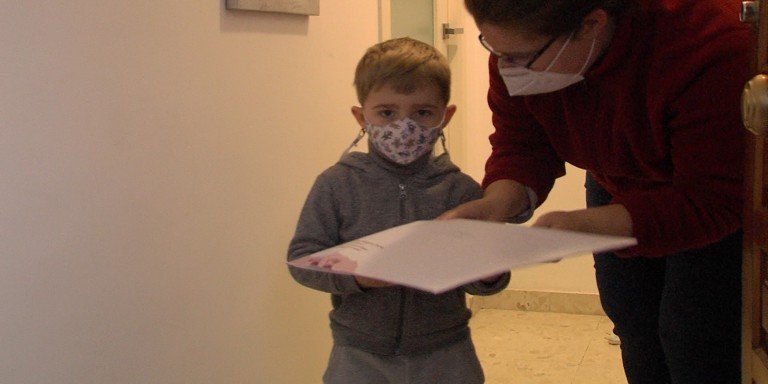 Más de 35 mensajeros de los Reyes Magos reparten regalos a todos los niños de Baena