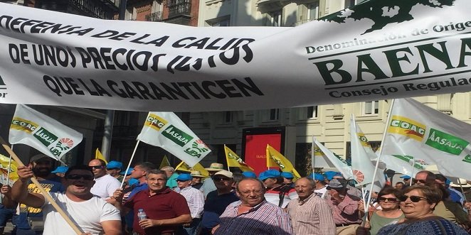 Los agricultores reclaman la prohibición de la venta a pérdidas