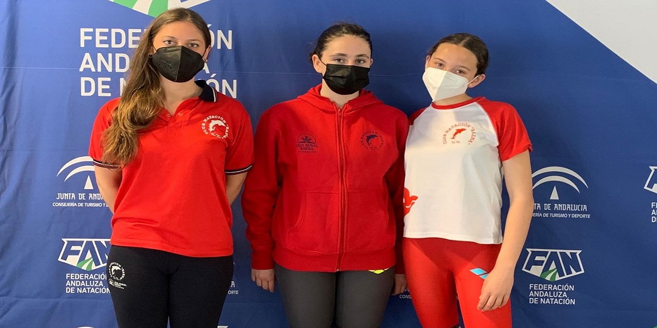 Isabel Ortiz se cuelga dos medallas en el Campeonato de Andalucía de Natación  Infantil de invierno