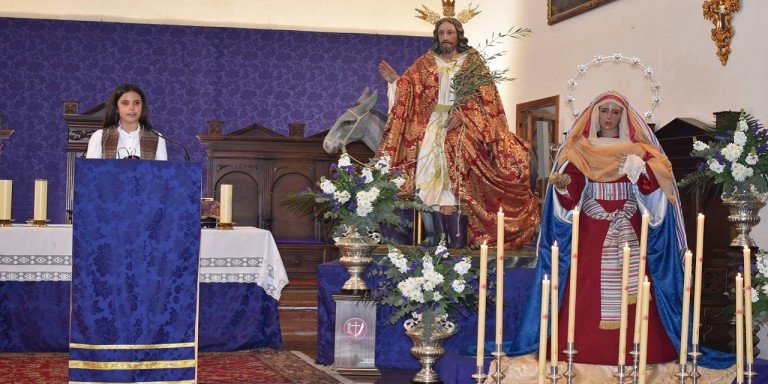 Lidia Piernagorda exterioriza la religiosidad de la Semana Santa en el IV Pregón Infantil