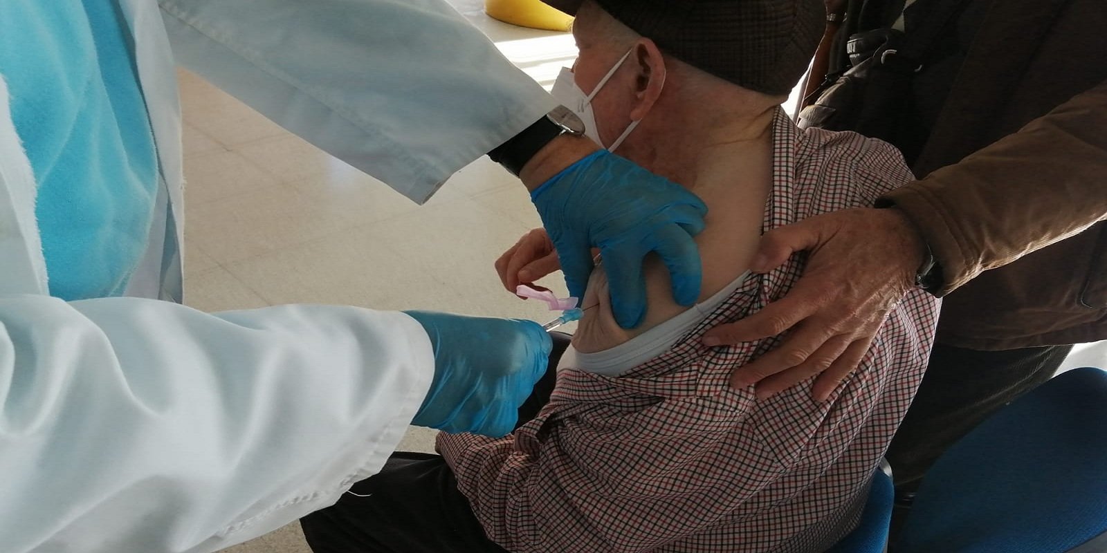 El Centro de Salud de Baena inicia la segunda fase de la vacunación contra la gripe y el Covid