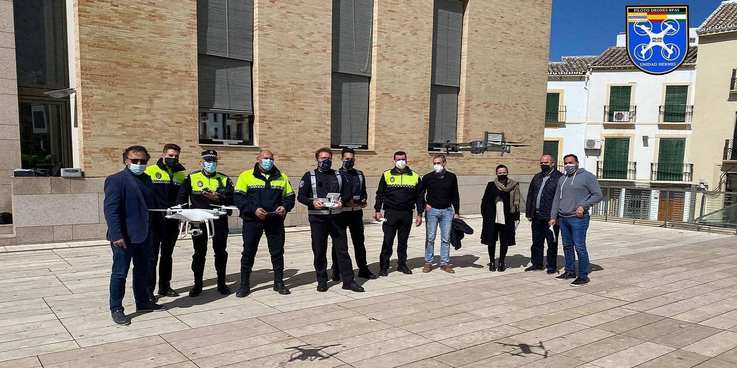 La Unidad Hermes de Isla Cristina asesora a la Policía de Baena para el uso de drones