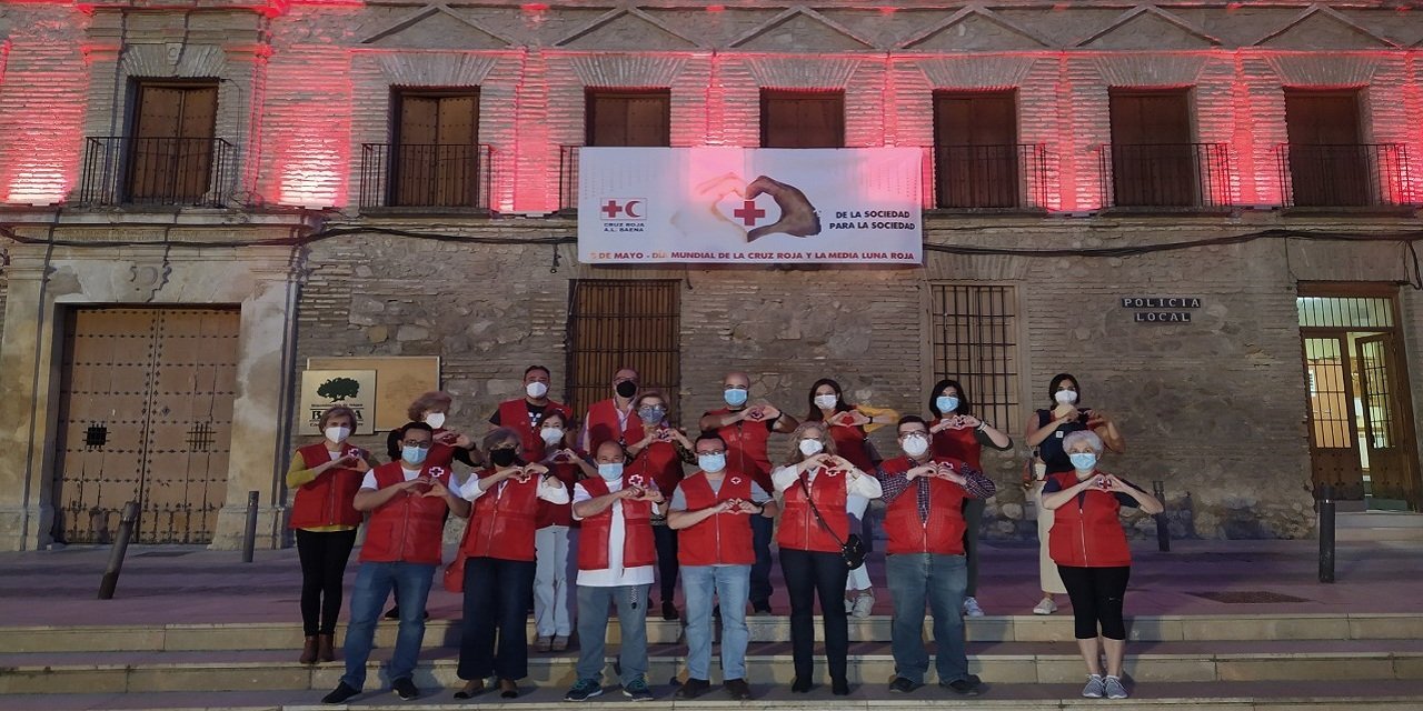 La Casa del Monte se ilumina de rojo para festejar el Día Mundial de la Cruz Roja y la Media Luna Roja