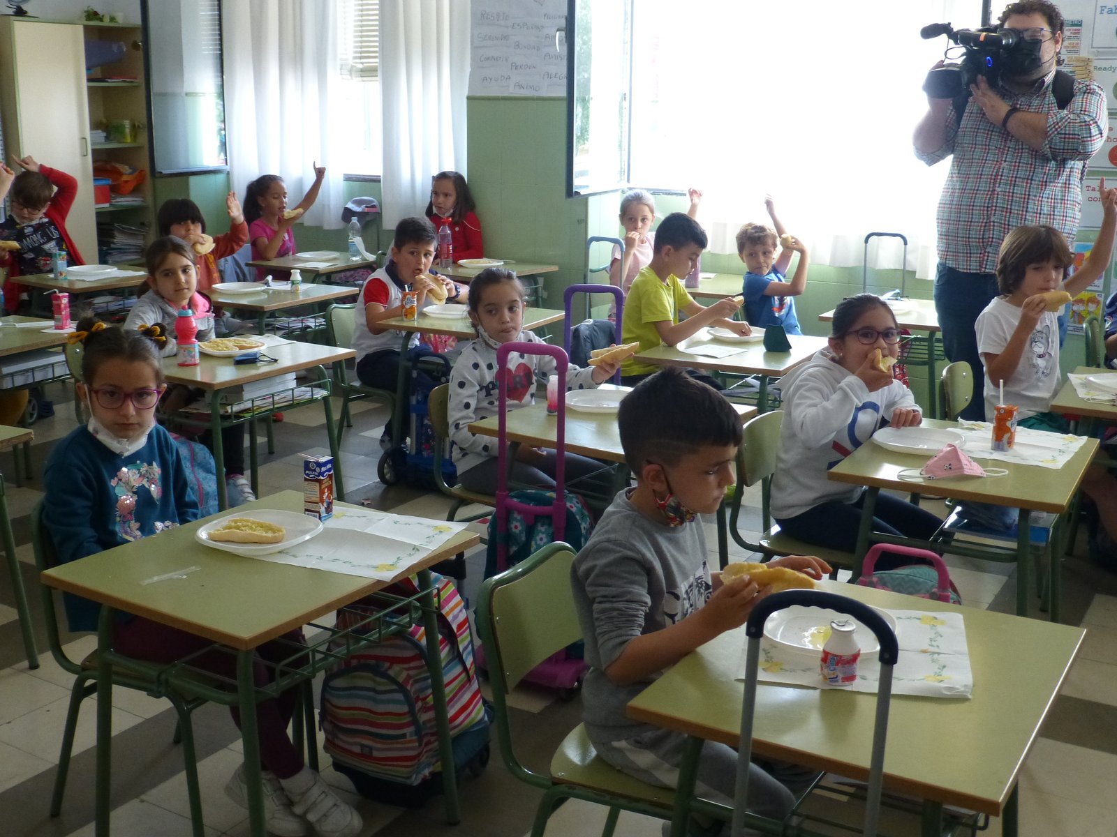 La DOP Baena vuelve a las aulas con un Desayuno Saludable para celebrar la I Fiesta de la Floración