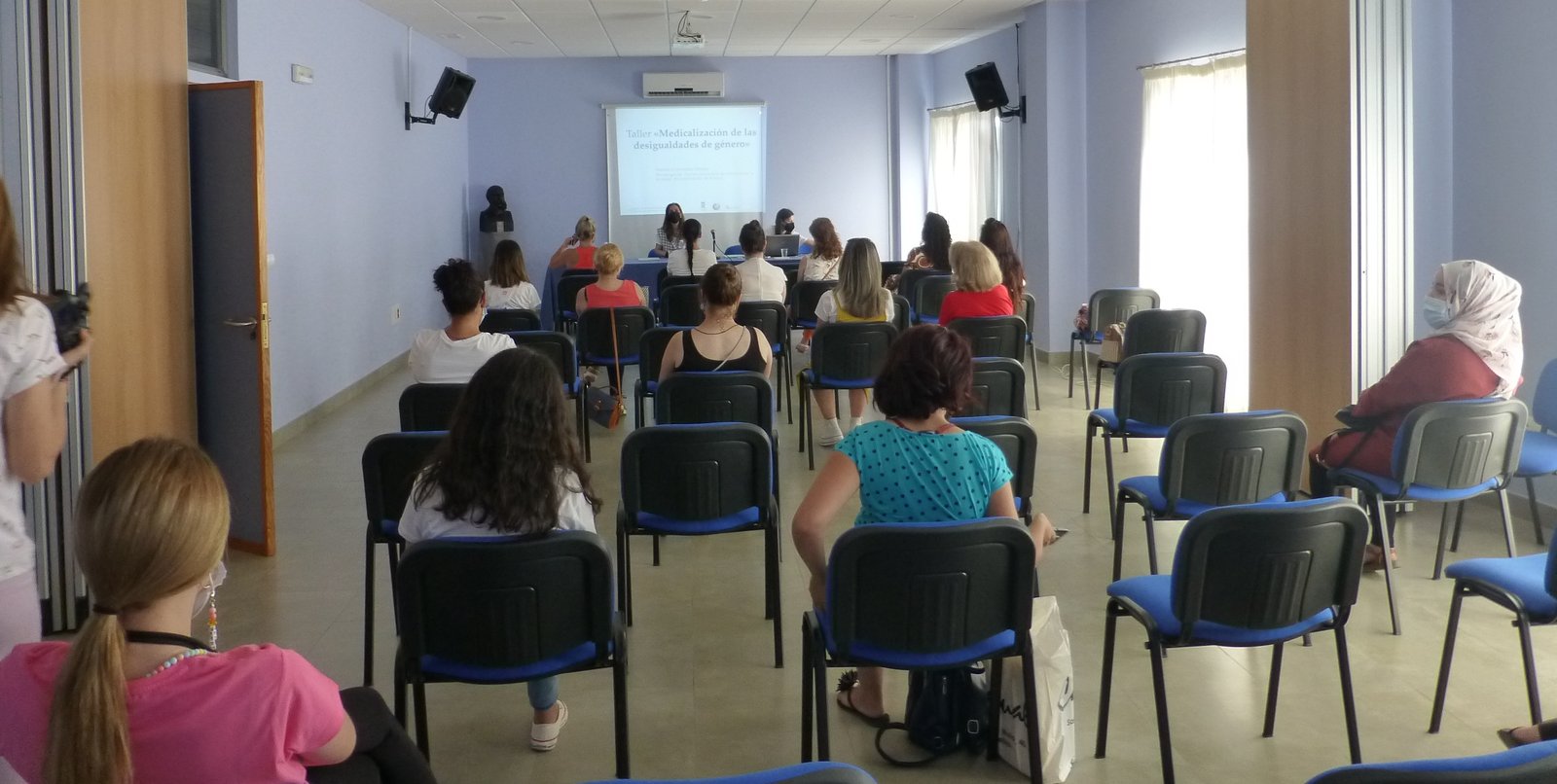 El Centro de Información a la Mujer informa en un taller sobre la medicalización de las desigualdades de género