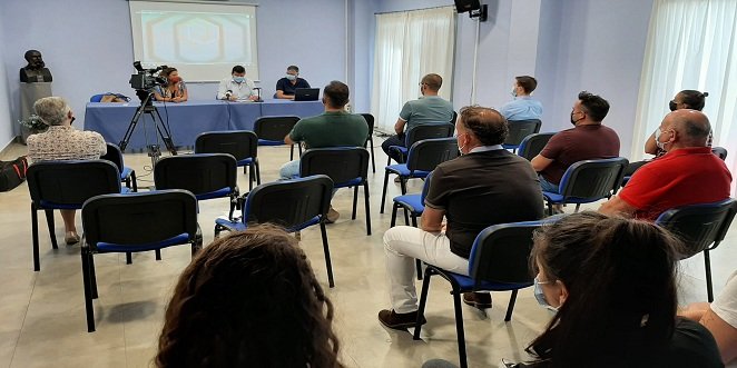 Formación hace entrega de los diplomas de los cursos de fontanería y de cocina