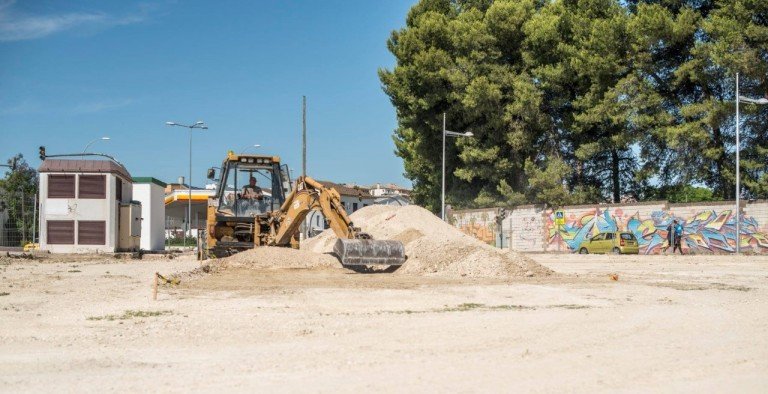 El Consistorio inicia las obras de construcción de aparcamientos disuasorios en la zona de El Juncal