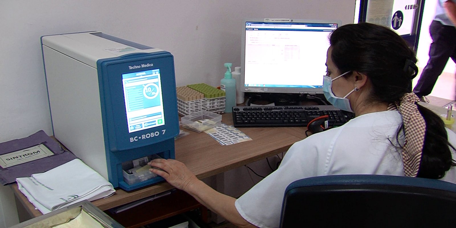 El centro de salud ‘Dr. Ignacio Osuna’ incorpora un dispositivo preanalítico para la gestión de muestras de sangre