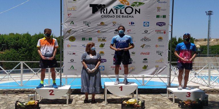 El gaditano Alfonso Bastos y la californiana Katherine Mills se imponen en la general del I Triatlón ‘Ciudad de Baena’