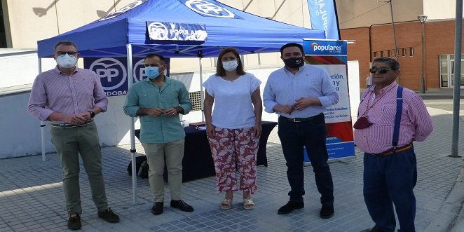El PP recoge firmas en Baena contra el indulto a los independentistas catalanes