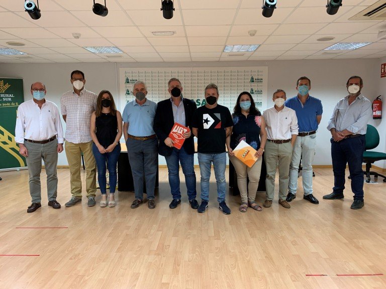 Patronal y sindicatos acuerdan el nuevo convenio del campo para los próximos tres años