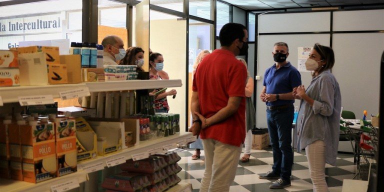 El Economato Social de Baena Solidaria atiende ya a unas 60 familias con necesidades