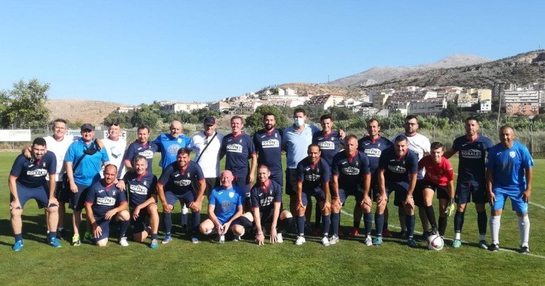 La UD San Francisco, subcampeón del XIV Torneo Triangular de fútbol para veteranos de Loja