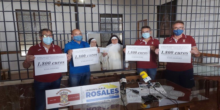 La UD San Francisco entrega 1.800 euros al Convento de Madre de Dios recaudados en el XI Gol Solidario