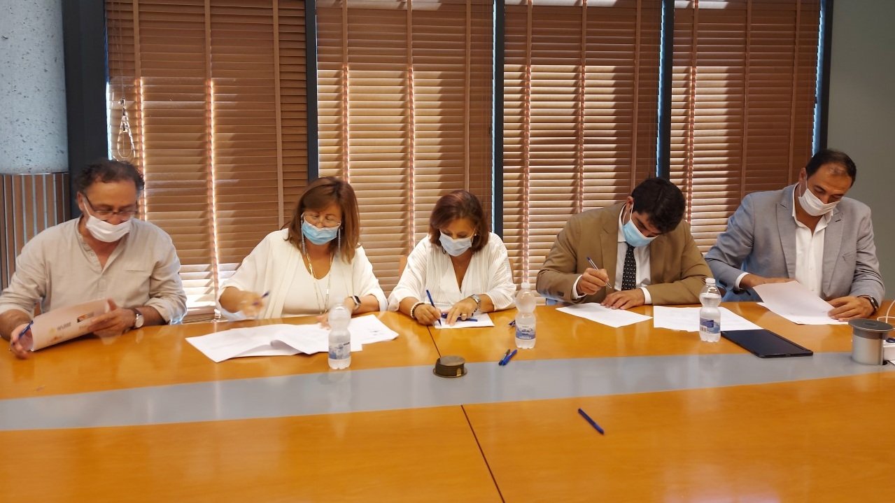 Caja Rural de Baena firma un convenio con Adegua y dos asociaciones de empresarios como “motor de desarrollo” de la economía social