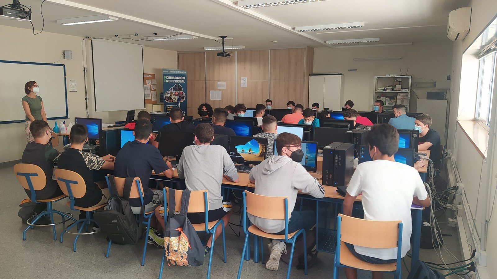 Más de 2.000 estudiantes comienzan hoy las clases de Secundaria, Bachillerato y FP en los centros docentes de Baena