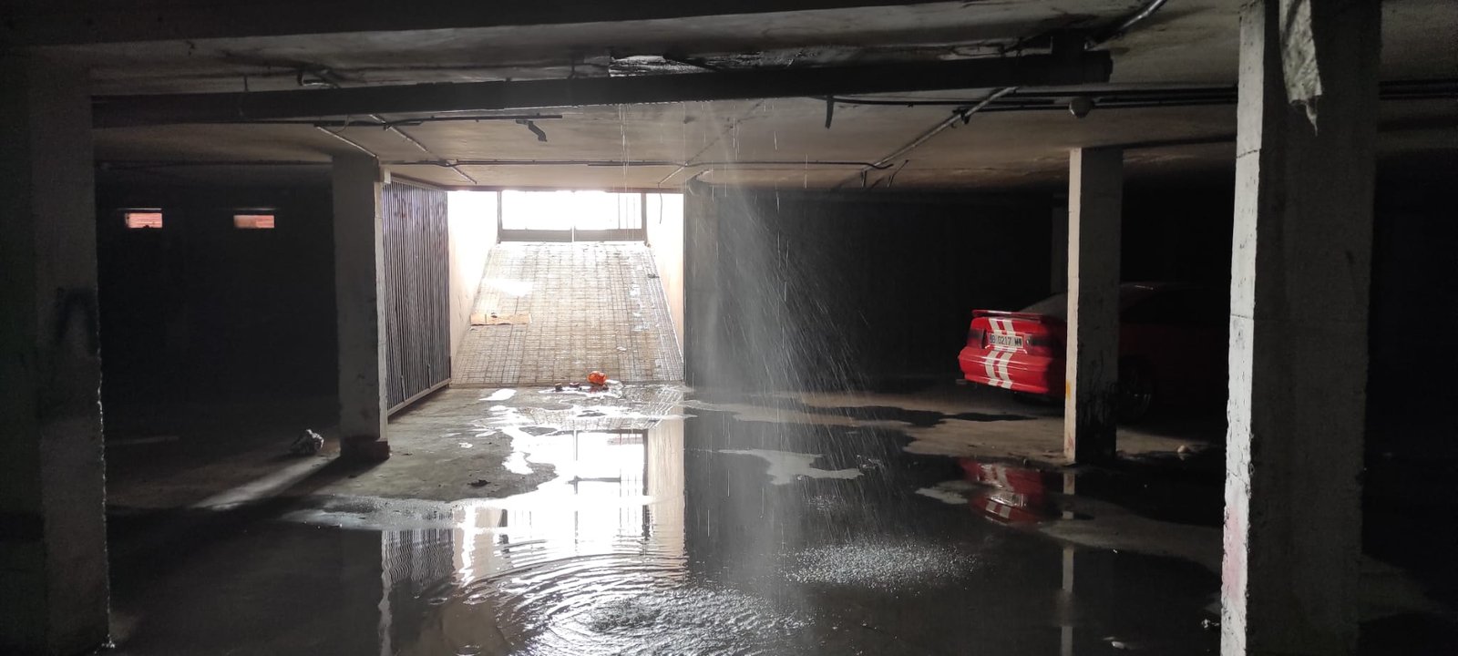 Los vecinos de la calle Rodrigo Cubero exigen a AVRA una solución inmediata a las averías de agua