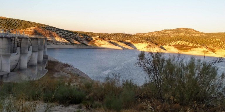 El año agrícola se cerró en Baena con 494 litros de lluvia y Vadomojón apenas al 22%