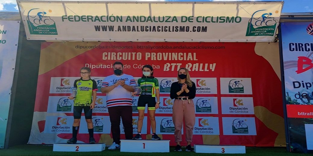 La cantera del deporte baenense se reivindica con nuevos éxitos en ciclismo BTT, natación y bádminton