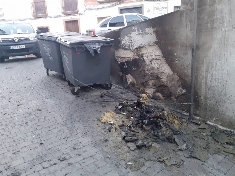 El Ayuntamiento pide colaboración ciudadana para encontrar a los autores de quemar varios contenedores