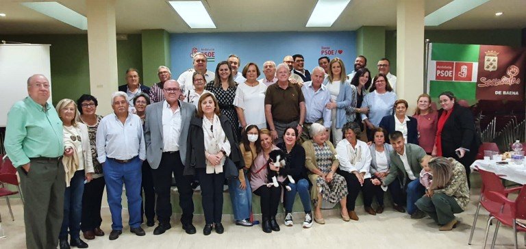 El PSOE de Baena celebra el Día de la Rosa y el 90 aniversario del voto femenino