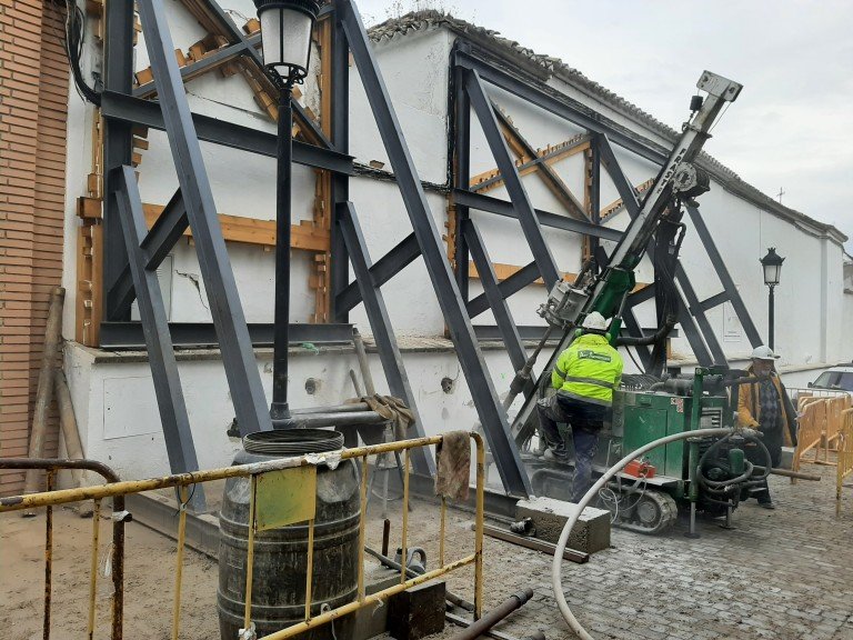 Comienzan las obras para estabilizar el terreno en el Cementerio Municipal y garantizar la integridad del edificio