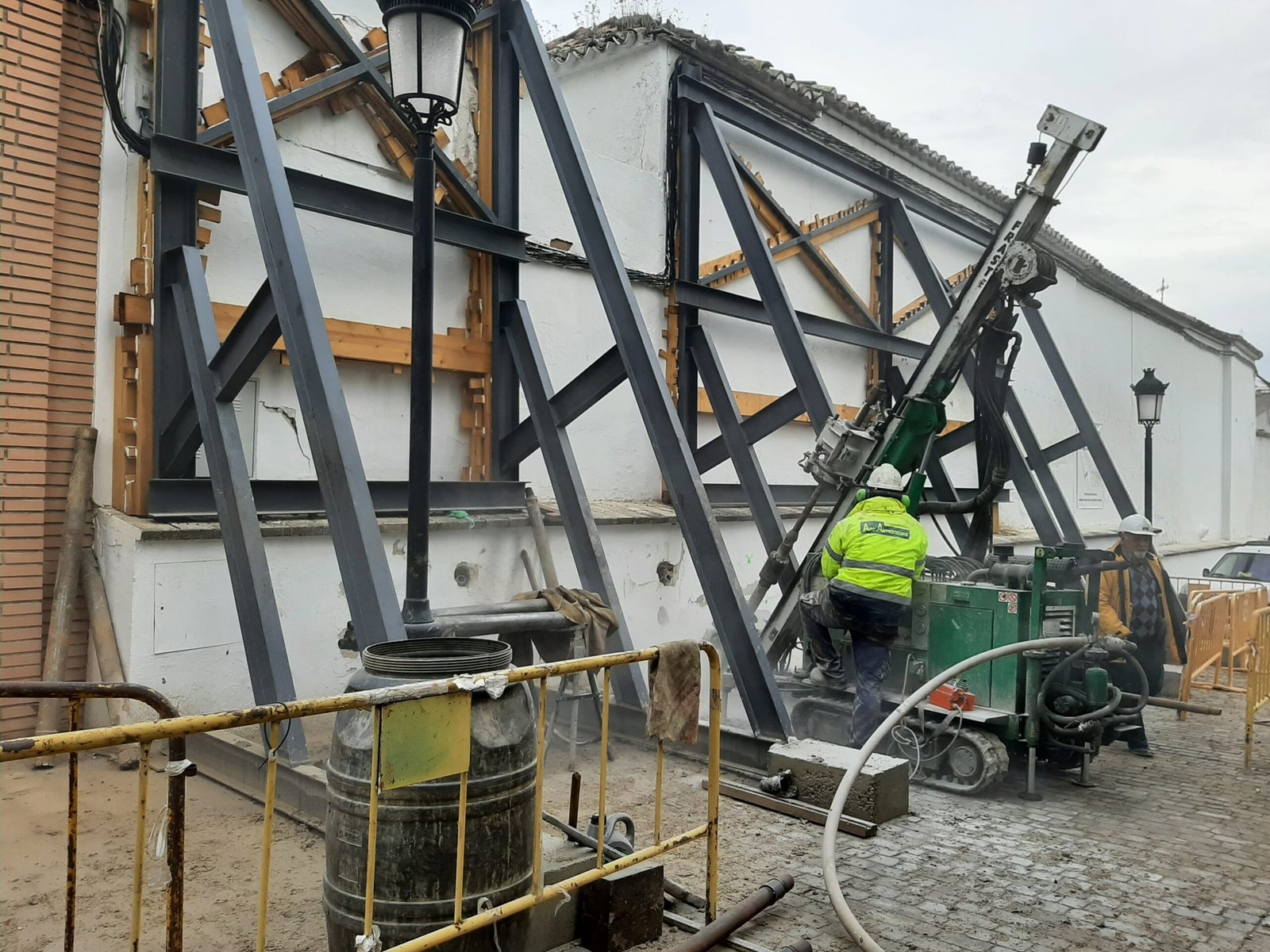 Comienzan las obras para estabilizar el terreno en el Cementerio Municipal y garantizar la integridad del edificio