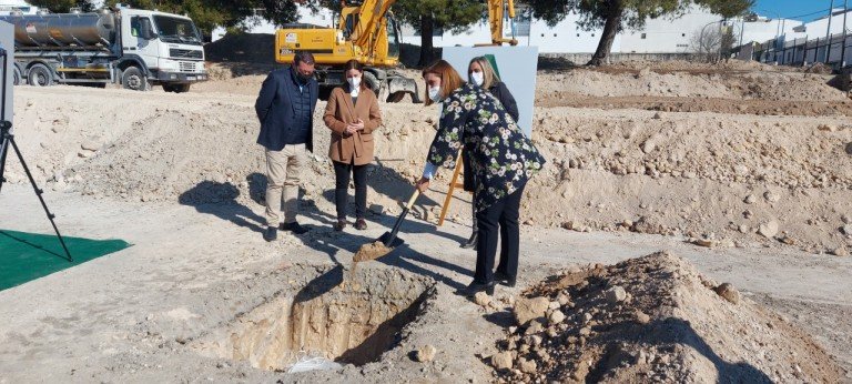La Junta pone la primera piedra para la urbanización de los terrenos del antiguo instituto de Baena