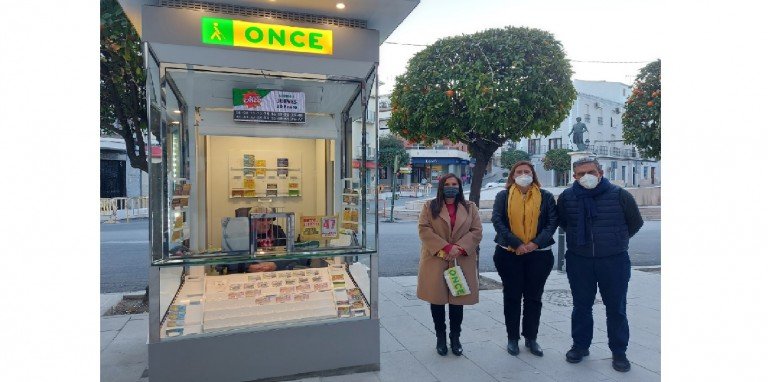 La ONCE instala en Baena su nuevo modelo de quiosco más accesible y ecológico