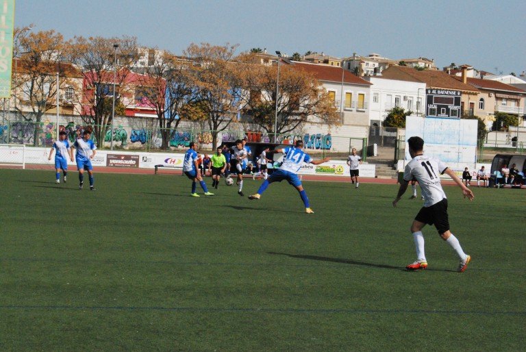 El Atlético Baenense no puede con el Santaella y pierde por 1-4 en el ‘Juan Carlos I’