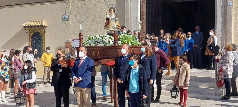 La imagen del Dulce Nombre de Jesús recorre las calles de Baena en conmemoración del centenario de su Cofradía